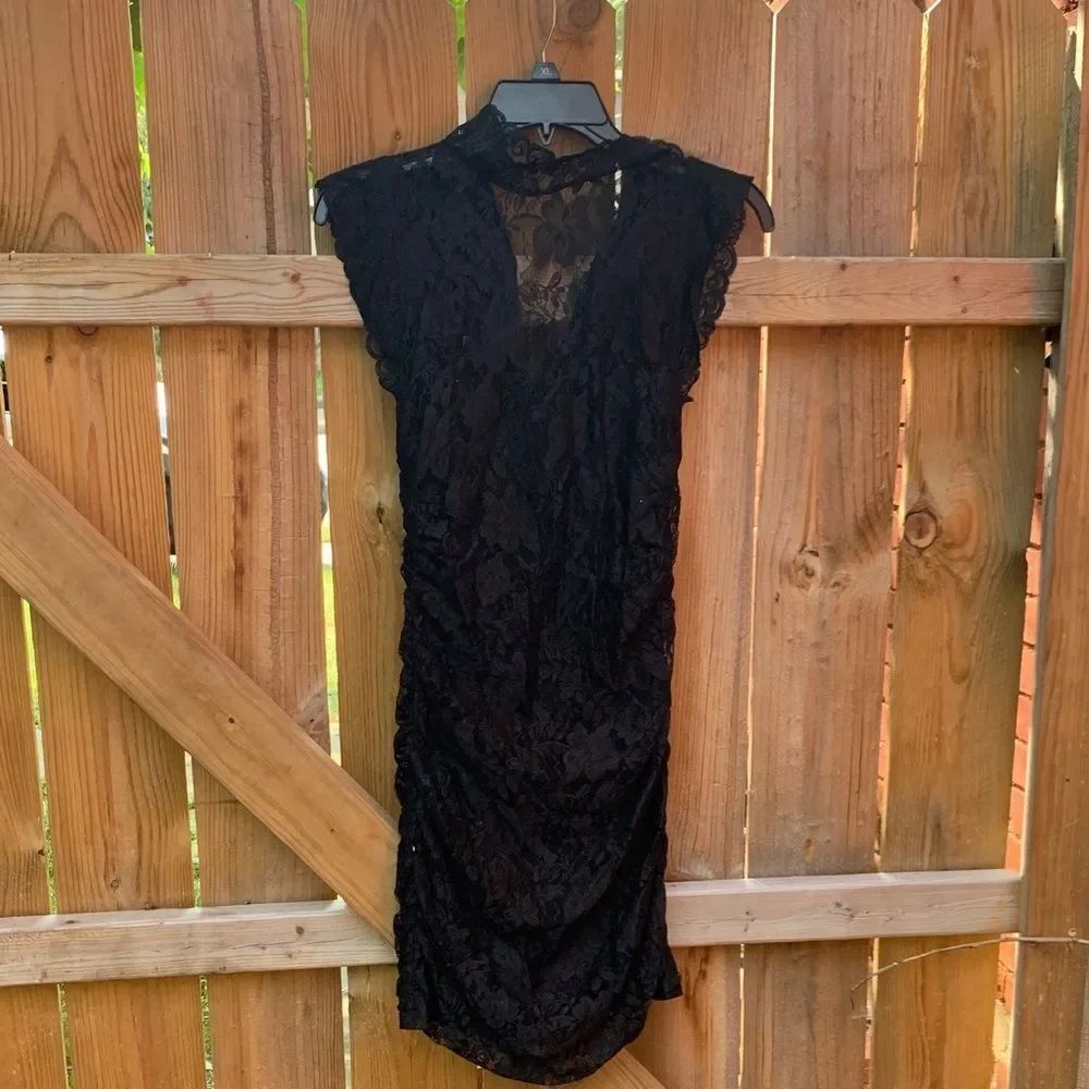 Forever 21โBlack Lace Dress